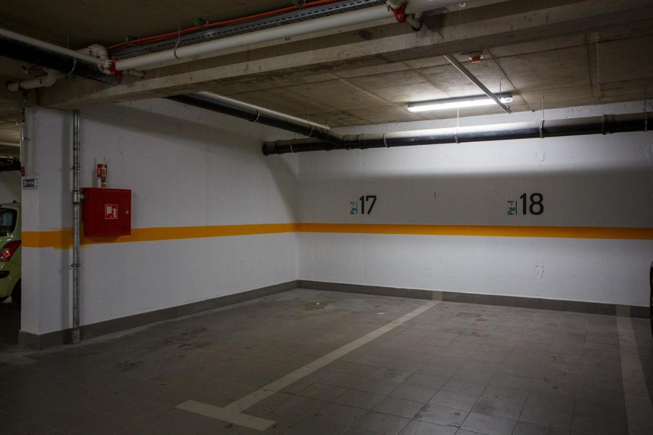 Sindy And Mendy With Parking Space In The Garage *